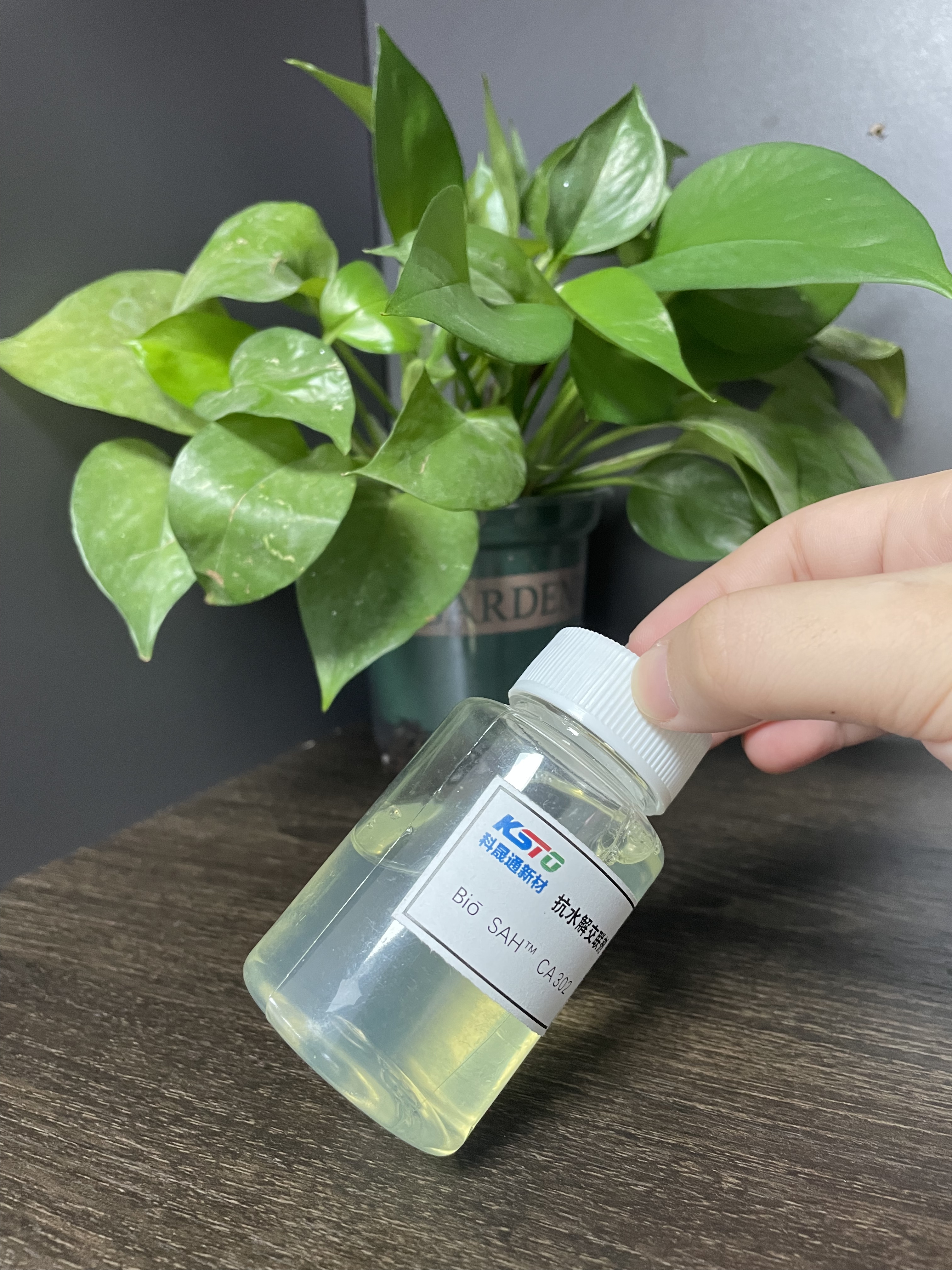 Bio-Sah™CA302ポリマーカルボジイミド無色からわずかに黄色の透明性水溶液