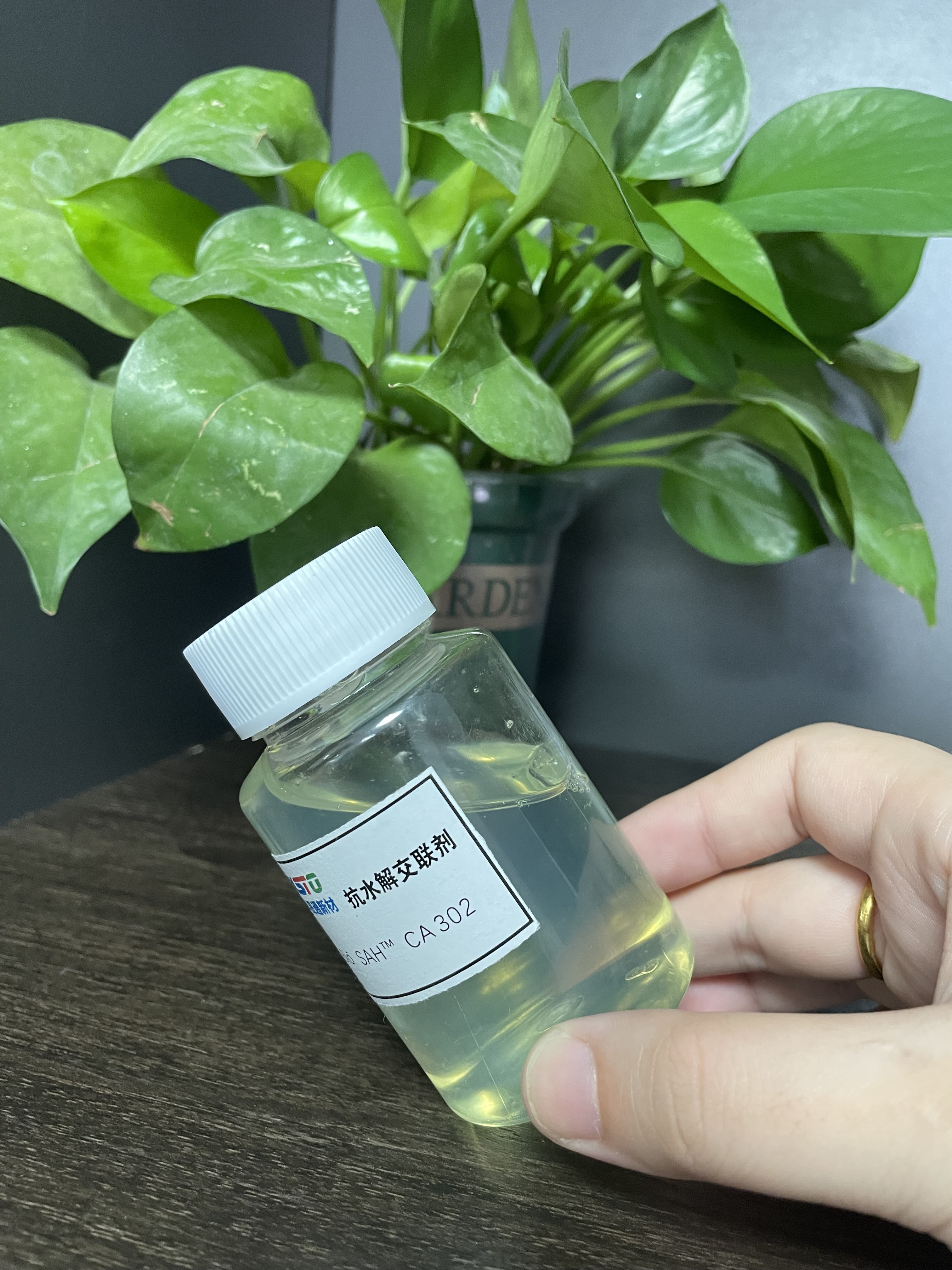 Bio-Sah™CA302水媒介ポリウレタン用のカルボジミド架橋剤