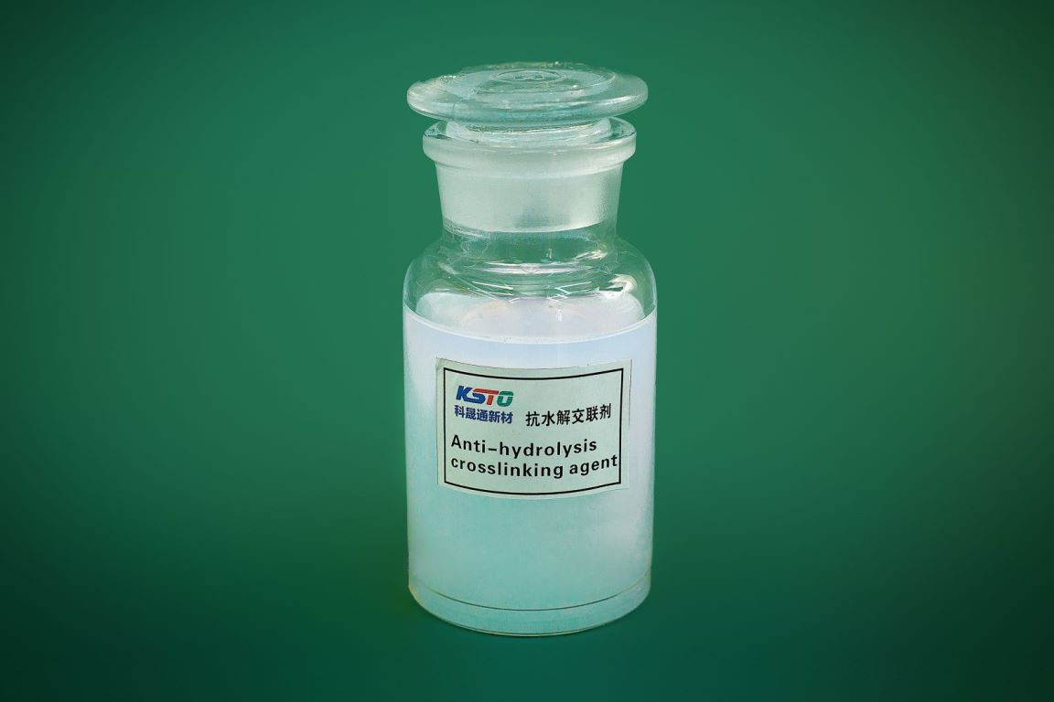 樹脂ポリアルデヒドマスターバッチはポリマー用途における耐加水分解性の達成にどのように貢献しますか?